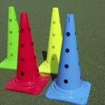 Birillo a Cono Forato 16 Fori h 50 cm per Allenamento e Percorsi Sportivi