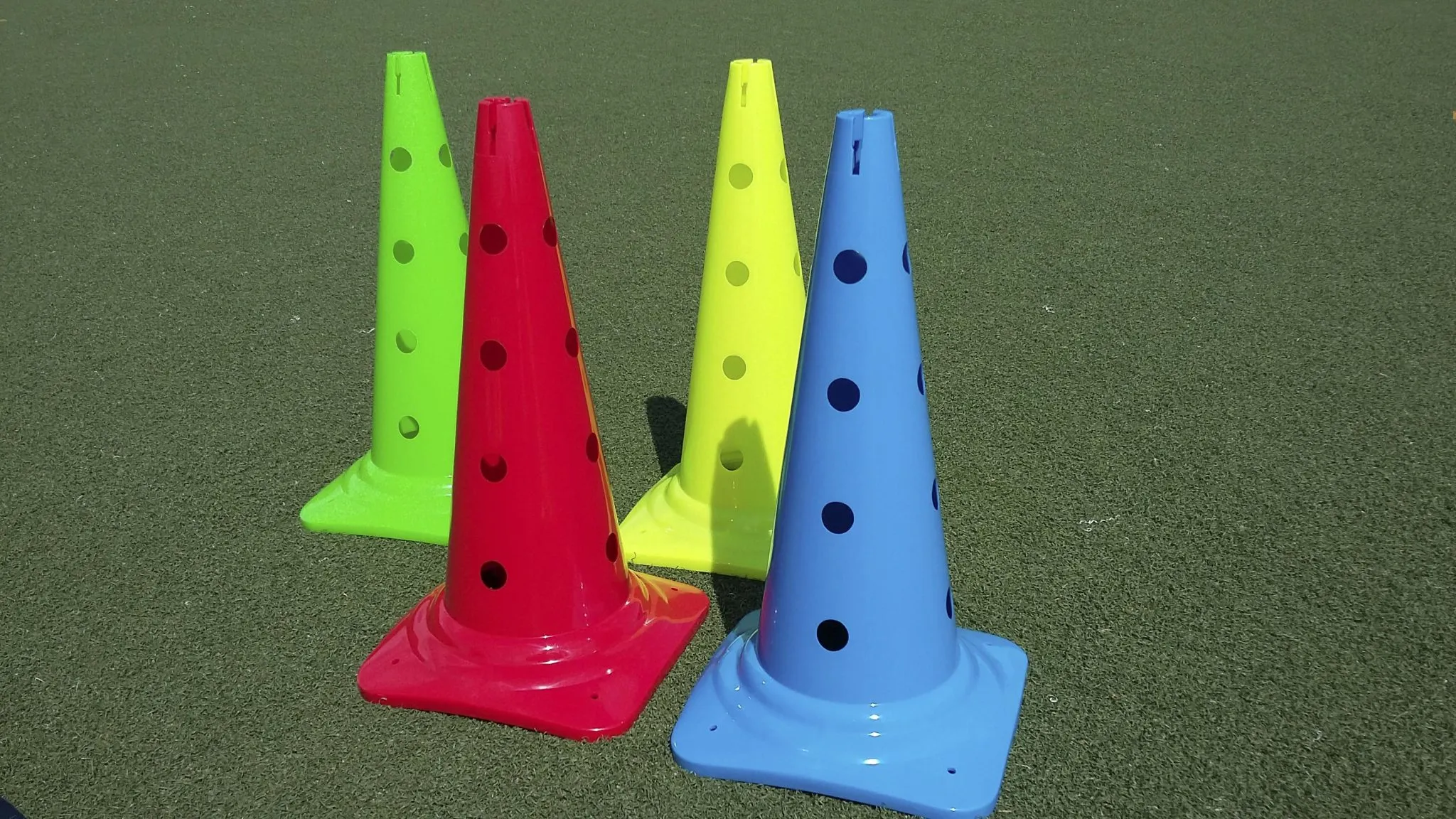 Birillo a Cono Forato 16 Fori h 50 cm per Allenamento e Percorsi Sportivi