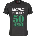 La t-shirt 50 anni personalizzata di Gecotex è molto più di un semplice capo d'abbigliamento: è un messaggio di vitalità, un modo ironico per celebrare mezzo secolo di vita con lo spirito di un ventenne.